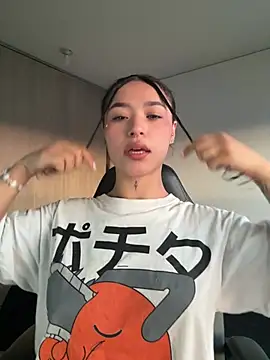 crystal dlun online show from April 3, 2026, 11:03 pm