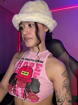 crystal dlun online show from April 5, 2026, 10:40 pm