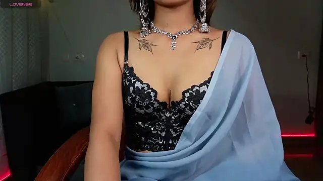 Snapshot of SugarAura chatting on May 1, 2026, 5:17 pm SugarAura online show from May 1, 2026, 5:17 pm