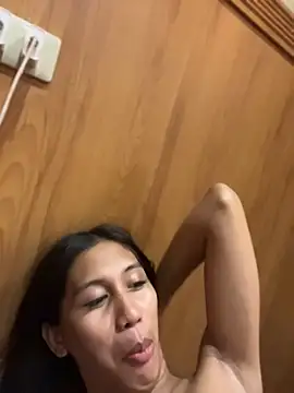 bigmeatcock luna online show from July 8, 2026, 10:20 am