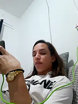 Snapshot of ofjuliaa chatting on March 29, 2026, 4:01 am ofjuliaa online show from March 29, 2026, 4:01 am