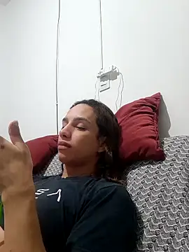 Snapshot of ofjuliaa chatting on April 7, 2026, 2:01 am ofjuliaa online show from April 7, 2026, 2:01 am