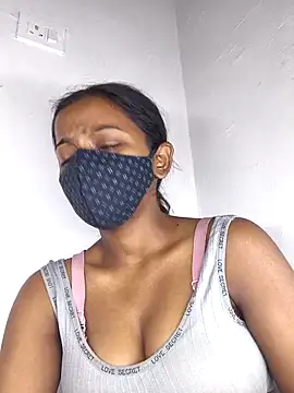 Royal-girl78 online show from February 15, 2026, 4:47 pm