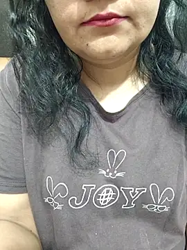 piryasharma005 online show from April 18, 2026, 11:16 pm