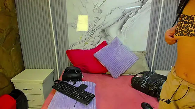 miarose 69 online show from April 15, 2026, 2:18 am