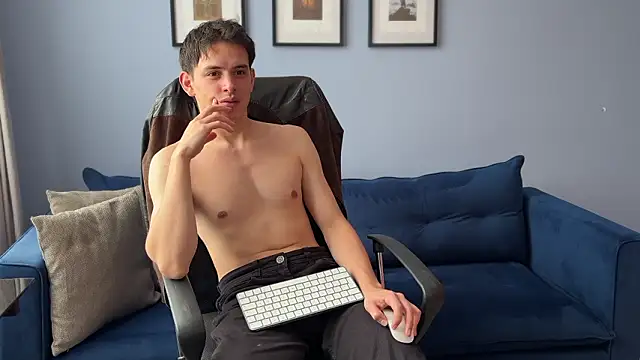 Enzho liam online show from March 26, 2026, 6:35 pm