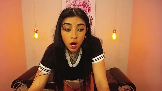 Snapshot of Adri_gomez_x chatting on April 25, 2026, 1:14 pm Adri gomez x online show from April 25, 2026, 1:14 pm
