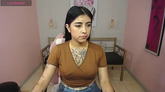 Snapshot of Adri_gomez_x chatting on May 22, 2026, 12:33 pm Adri gomez x online show from May 22, 2026, 12:33 pm