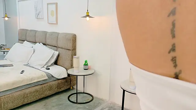 AlmaRose  online show from May 26, 2026, 1:07 pm