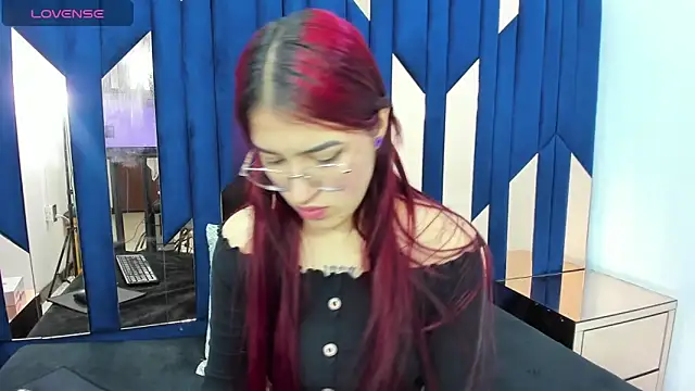 luisa girlssex online show from February 18, 2026, 2:35 pm