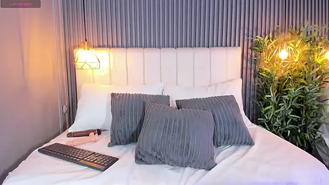 Snapshot of LunaKarther chatting on February 7, 2026, 10:08 am LunaKarther online show from February 7, 2026, 10:08 am