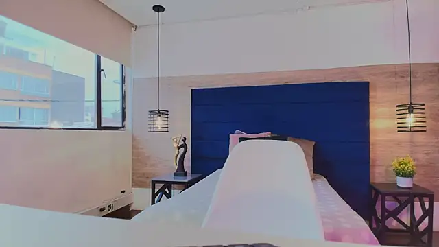 Ellie-Alves online show from April 14, 2026, 4:13 pm