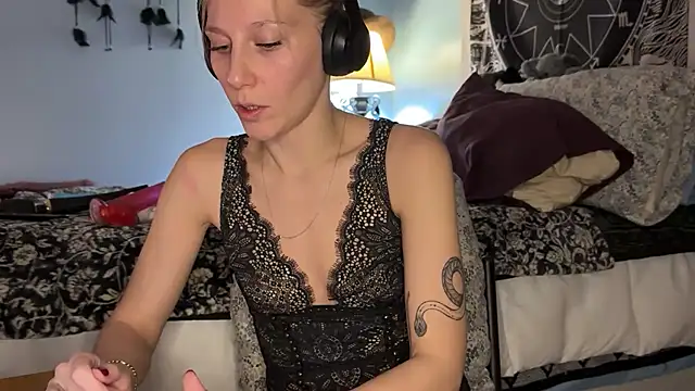 mysunidreamss online show from February 3, 2026, 2:21 am