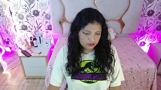 TATTI TAY online show from February 17, 2026, 7:09 pm