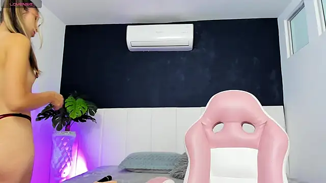 yeye sweet  online show from June 25, 2026, 5:12 am