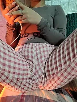 -LunaLust online show from January 8, 2026, 1:57 pm