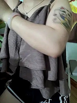 -LunaLust online show from April 14, 2026, 1:00 am