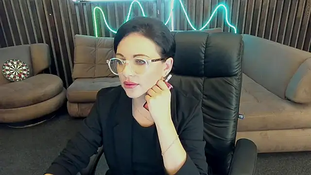 Dafni Monn online show from September 20, 2025, 5:41 am