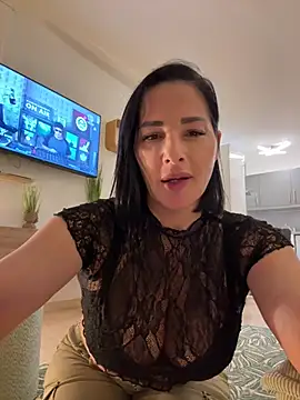 Snapshot of Maya-www chatting on February 15, 2026, 5:31 pm Maya-www online show from February 15, 2026, 5:31 pm