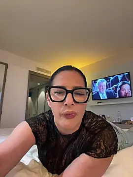 Snapshot of Maya-www chatting on February 20, 2026, 5:13 pm Maya-www online show from February 20, 2026, 5:13 pm