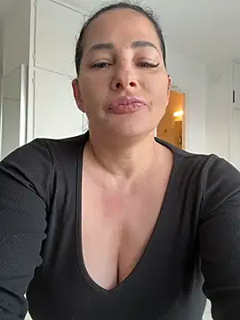 Snapshot of Maya-www chatting on March 1, 2026, 3:58 pm Maya-www online show from March 1, 2026, 3:58 pm