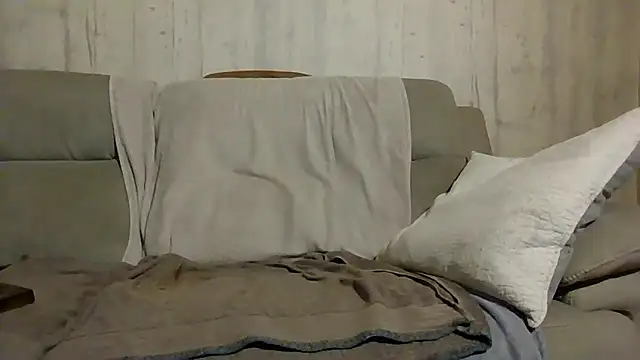 Helinetrav online show from March 22, 2026, 7:28 pm