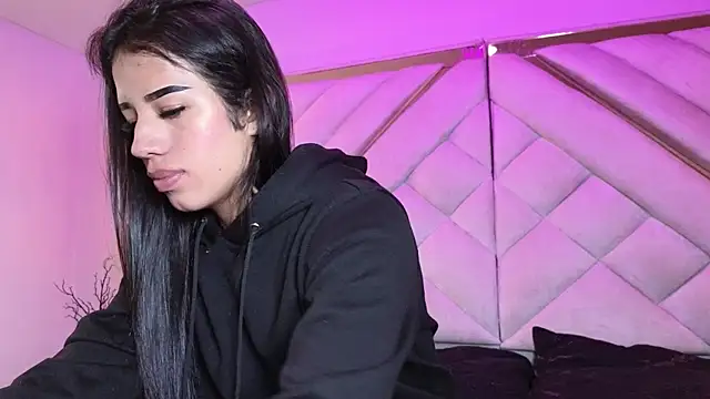 zoevg online show from March 27, 2026, 12:49 pm