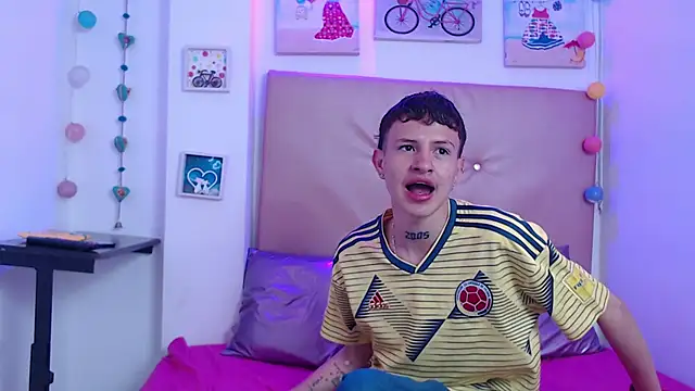 iam  lukas   online show from January 14, 2026, 1:39 pm