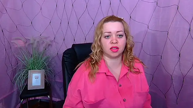 OliviaVerr online show from February 8, 2026, 1:14 pm