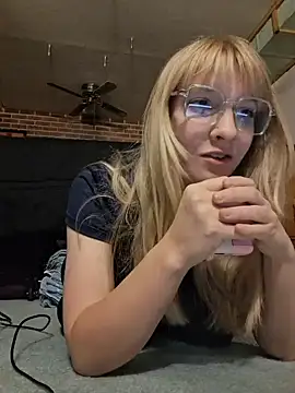 BunnySnowFlake online show from June 12, 2026, 2:32 am