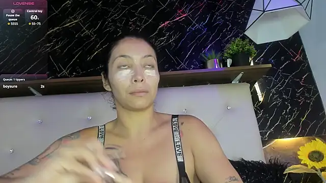 Renata blue online show from April 9, 2026, 9:53 pm