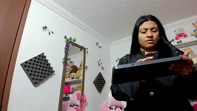 Snapshot of maira_diazz chatting on February 9, 2026, 12:09 pm maira diazz online show from February 9, 2026, 12:09 pm