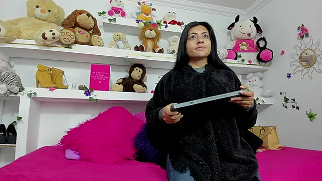 Snapshot of maira_diazz chatting on February 13, 2026, 12:34 pm maira diazz online show from February 13, 2026, 12:34 pm