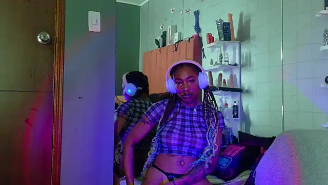 DaniaMarcell online show from April 18, 2026, 1:09 am