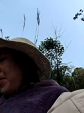 Snapshot of feli-00 chatting on January 13, 2026, 5:35 am feli-00 online show from January 13, 2026, 5:35 am