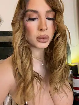 Snapshot of LucyBridgette chatting on March 25, 2026, 5:35 am LucyBridgette online show from March 25, 2026, 5:35 am