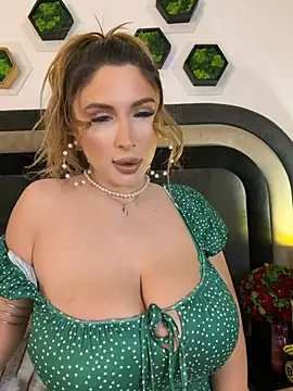 Snapshot of LucyBridgette chatting on April 7, 2026, 3:29 am LucyBridgette online show from April 7, 2026, 3:29 am