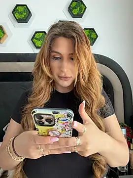 LucyBridgette online show from June 4, 2026, 11:16 am