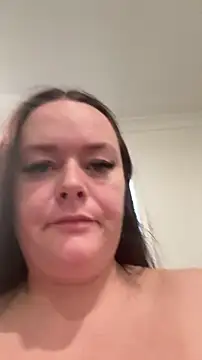 Snapshot of carinabro10 chatting on June 1, 2026, 2:24 am carinabro10 online show from June 1, 2026, 2:24 am