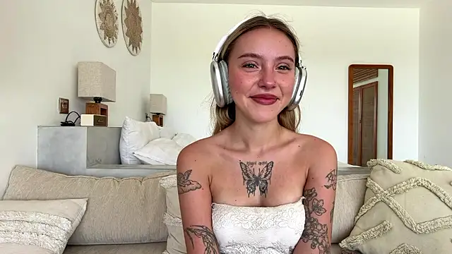 MartinaDeoliveira online show from February 6, 2026, 5:12 am