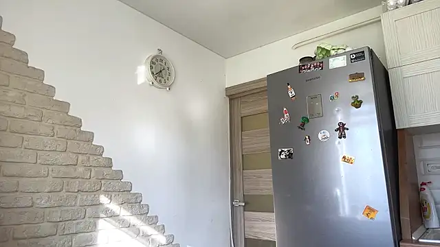 ElsieKuhlmann online show from April 18, 2026, 2:10 pm