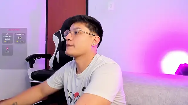 Theo Rowan online show from February 2, 2026, 8:18 pm