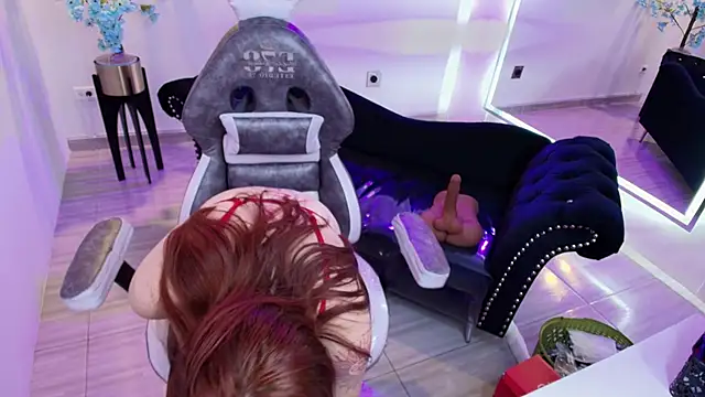 Lilith tayylor online show from April 19, 2026, 3:28 am