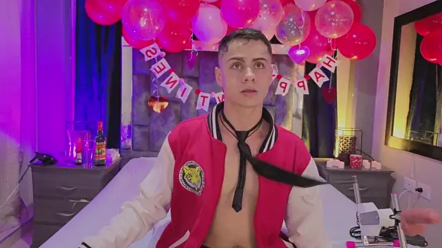 LeoMonnroe online show from February 12, 2026, 7:53 pm