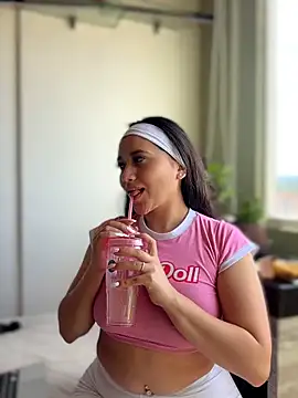 Veronica Wins  online show from May 20, 2026, 3:18 pm