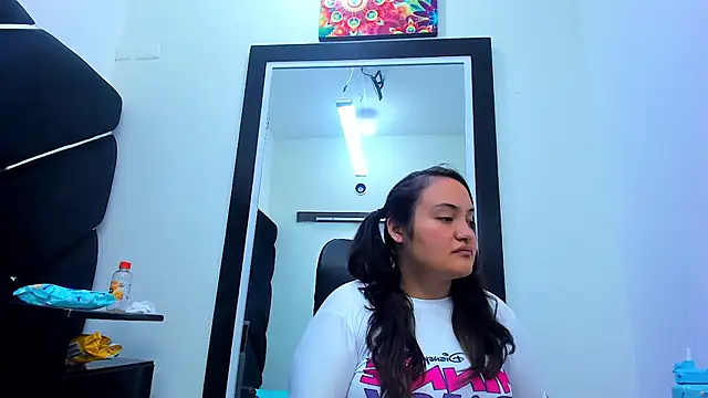 MiaRouss69 online show from May 12, 2026, 10:40 pm