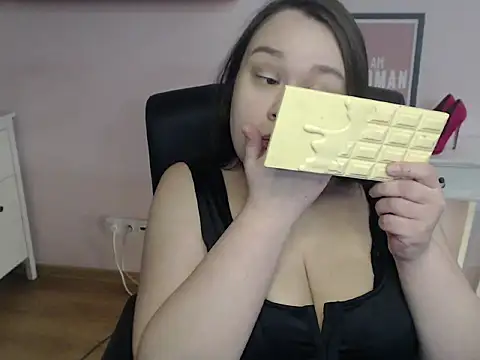 Snapshot of HollyDanceSoul chatting on February 5, 2026, 5:45 am HollyDanceSoul online show from February 5, 2026, 5:45 am