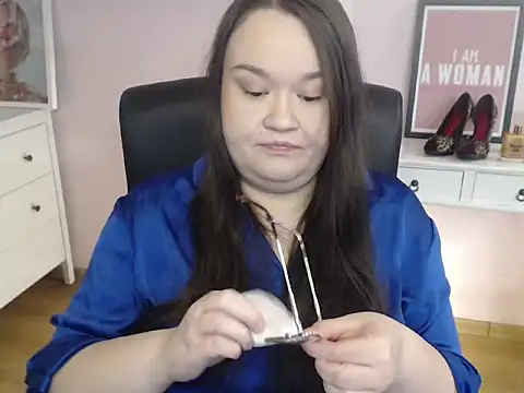 Snapshot of HollyDanceSoul chatting on February 18, 2026, 5:25 am HollyDanceSoul online show from February 18, 2026, 5:25 am