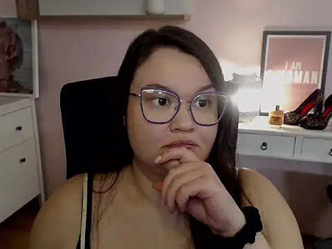 Snapshot of HollyDanceSoul chatting on February 20, 2026, 6:26 am HollyDanceSoul online show from February 20, 2026, 6:26 am