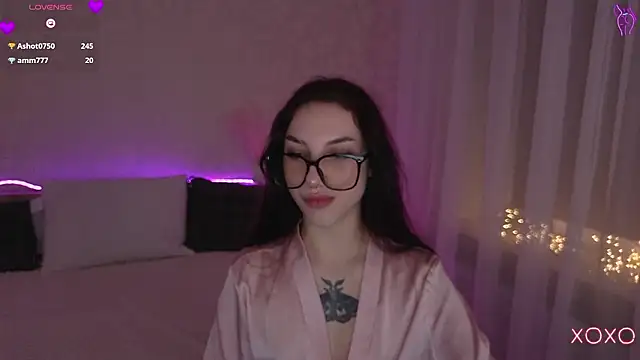 Snapshot of TianaHot777 chatting on February 4, 2026, 1:44 am TianaHot777 online show from February 4, 2026, 1:44 am